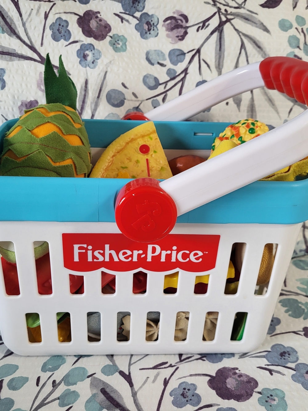 Fisher Price Fun with Food Shopping Basket w/58 Items, Grocery